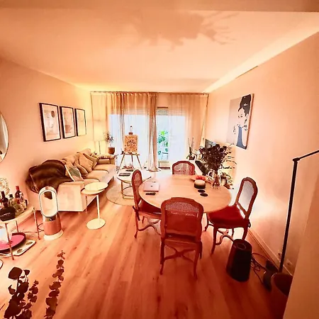 Charming Flat Beside Champs-elysees アパート パリ