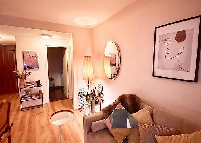 Charming Flat Beside Champs-elysees *
