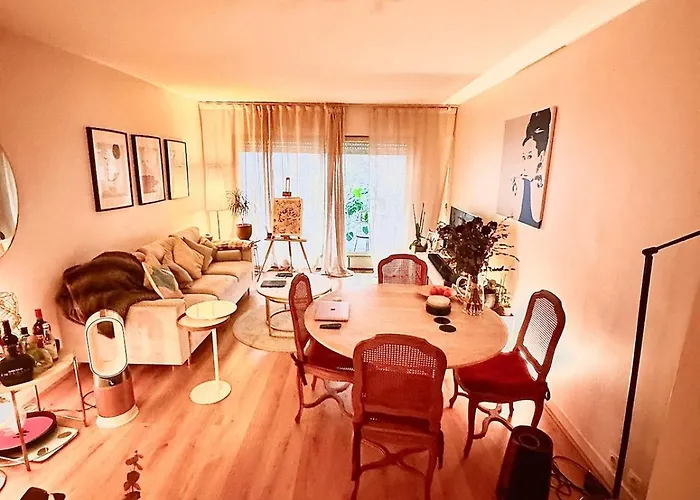 Charming Flat Beside Champs-elysees *